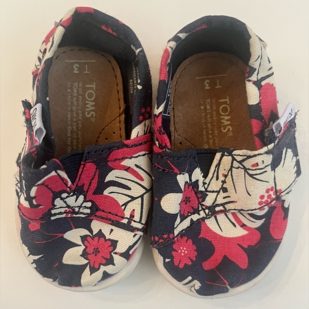 Toms baby girl floral slip on shoe Sz 3